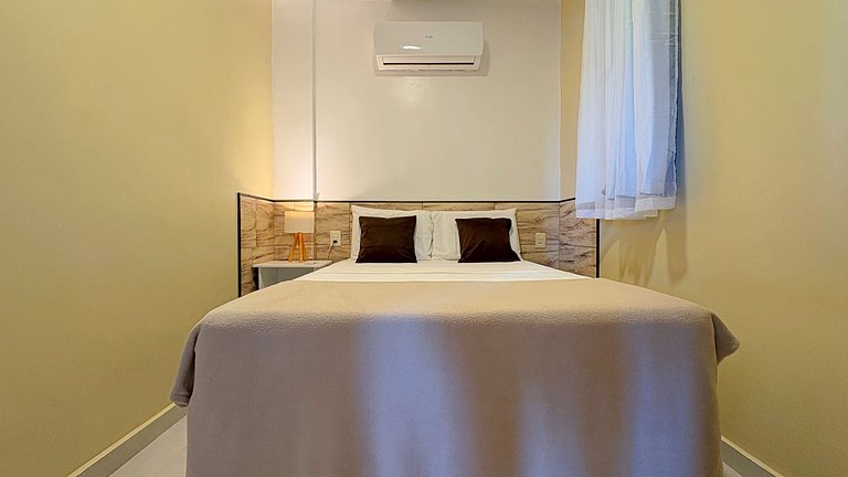 2 QUARTOS em CONDOMÍNIO TRANQUILO com PISCINA Estacionamento