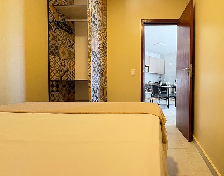 2 QUARTOS em CONDOMÍNIO TRANQUILO com PISCINA Estacionamento