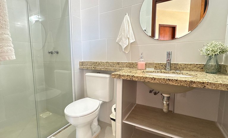 2 QUARTOS em CONDOMÍNIO TRANQUILO com PISCINA Estacionamento